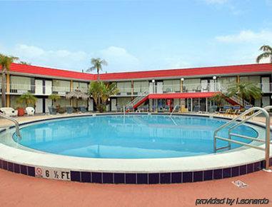 Express Inn & Suites Clearwater Pinellas Park Esterno foto