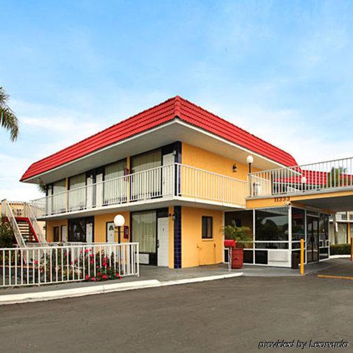 Express Inn & Suites Clearwater Pinellas Park Esterno foto