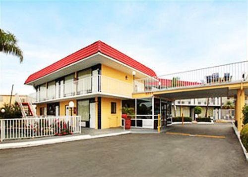 Express Inn & Suites Clearwater Pinellas Park Esterno foto