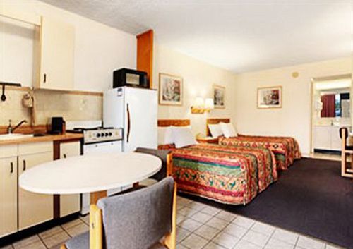 Express Inn & Suites Clearwater Pinellas Park Esterno foto
