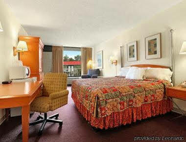 Express Inn & Suites Clearwater Pinellas Park Esterno foto
